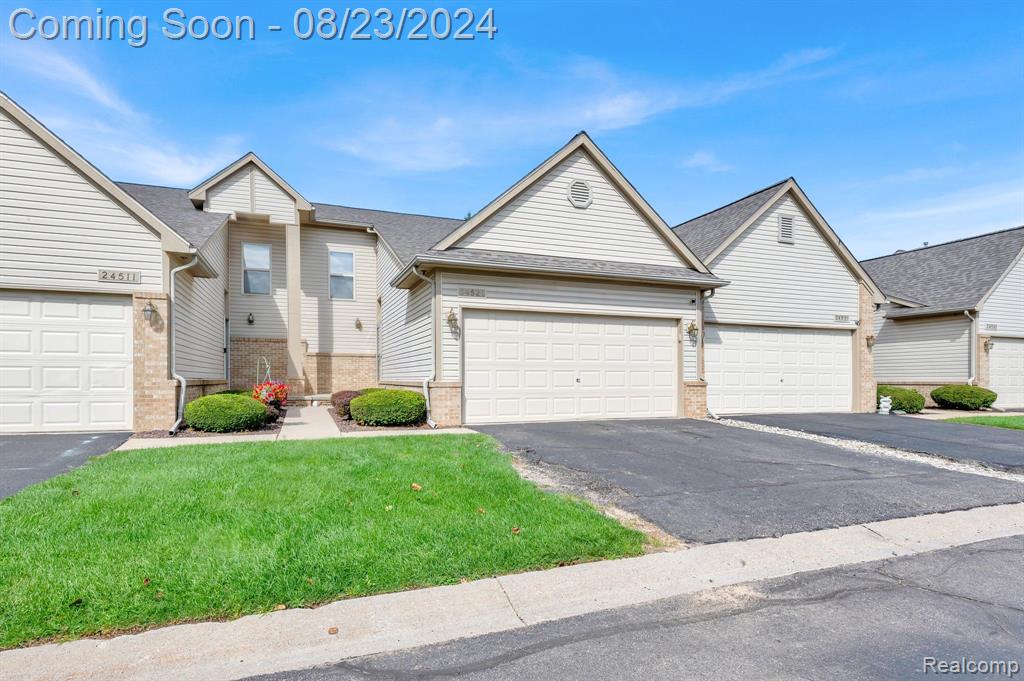 Pine Village Blvd, Oak Park, MI 48237