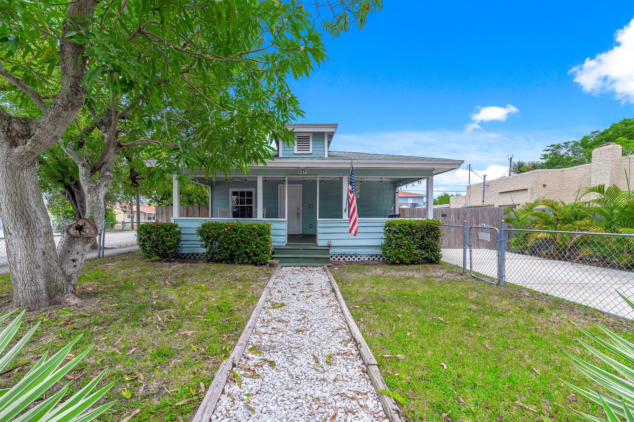 Avenida Alegre , West Palm Beach, FL 33405
