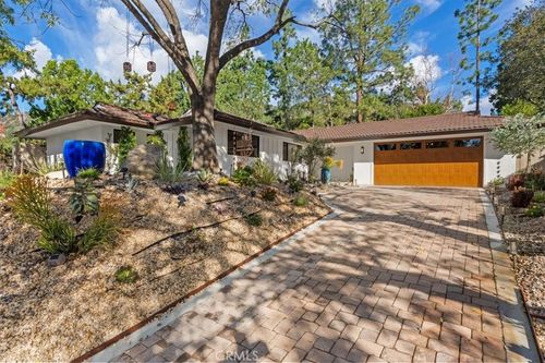 5748 Briartree Dr, La Canada Flintridge, CA, 91011-1823 | Card Image