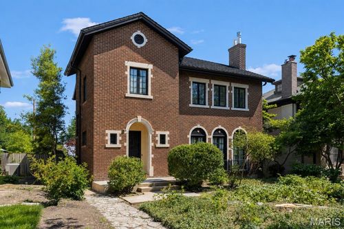 73 Arundel Pl, Clayton, MO, 63105-2276 | Card Image