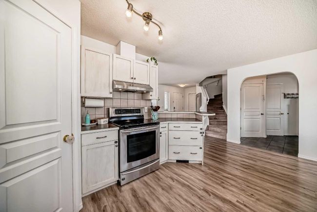 2442 Kingsland Road Se, Home with 4 bedrooms, 3 bathrooms and 2 parking in Airdrie AB | Image 11