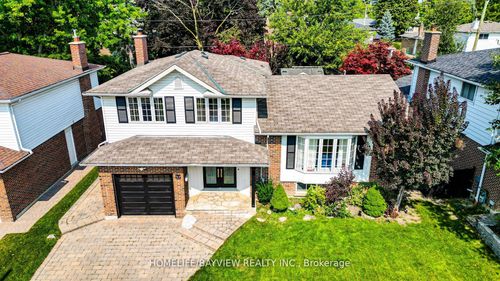 32 Silver Aspen Dr, Thornhill, ON, L3T3T2 | Card Image