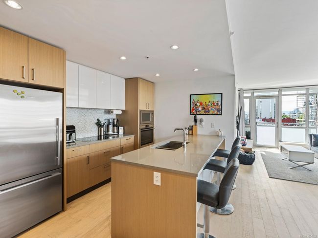 502 - 838 Broughton St, Condo with 2 bedrooms, 1 bathrooms and 1 parking in Victoria BC | Image 4