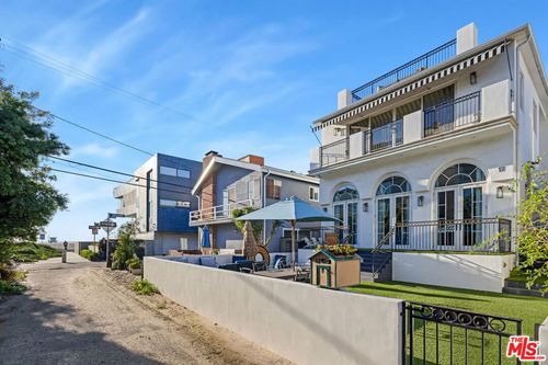 17 Privateer St, Marina del Rey, CA, 90292-7719 | Card Image