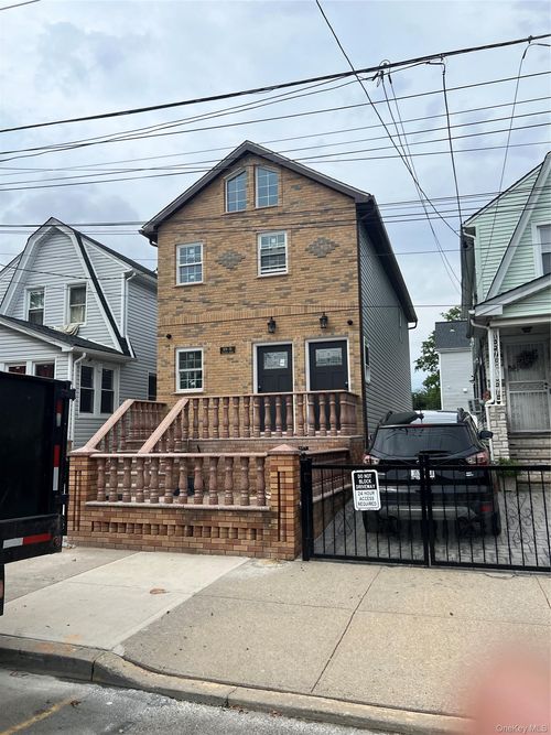 10919 Pinegrove St, Jamaica, NY, 11435-5611 | Card Image