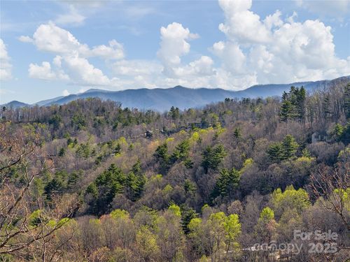213-130 Summit Tower Cir, Asheville, NC, 28804-6405 | Card Image