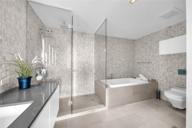 APT-3705 - 88 Sw 7 Th St, Condo with 2 bedrooms, 3 bathrooms and null parking in MIAMI FL | Image 27