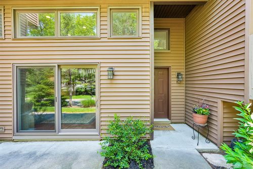 20-20 Aspen Ct, Nanuet, NY, 10954-3815 | Card Image