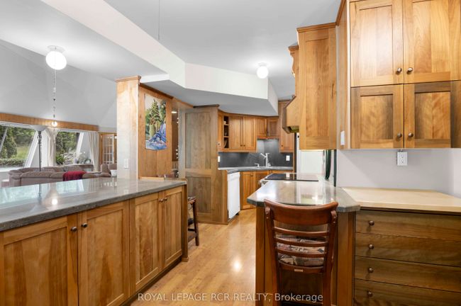 487151 Side Rd, House other with 8 bedrooms, 4 bathrooms and 15 parking in Mono ON | Image 11