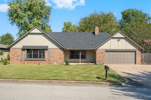 2600 W Commercial St, Broken Arrow, OK, 74012-3330 | Card Image