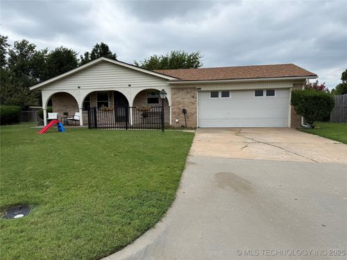 9302 E 48th St, Tulsa, OK, 74145-7224 | Card Image
