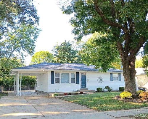 23 Manor Dr, Florissant, MO, 63031-4148 | Card Image