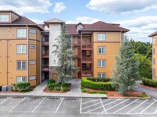 516-527 River Place Way, Sevierville, TN, 37862-5457 | Card Image