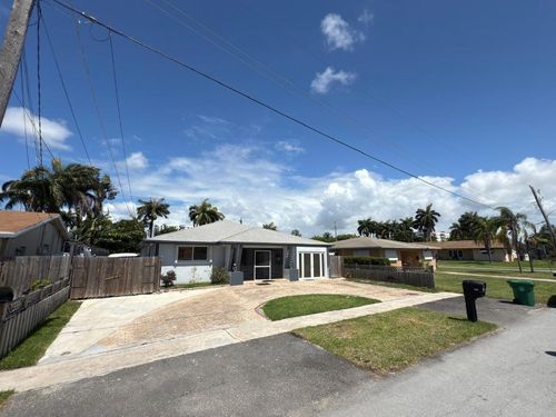 136 Se 2nd Ct, Dania Beach, FL, 33004-3745 | Card Image