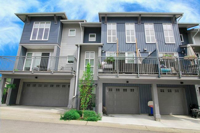 2 - 24076 112 Avenue, Townhouse with 3 bedrooms, 2 bathrooms and 2 parking in Maple Ridge BC | Image 1