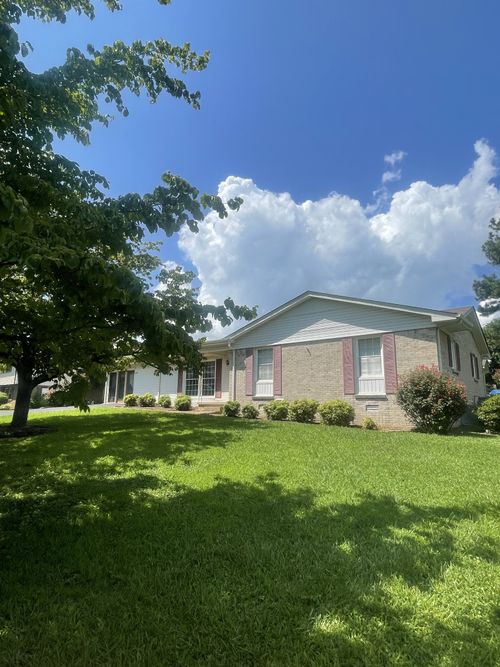 1710 Deer Hollow Dr, Lawrenceburg, TN, 38464-4304 | Card Image