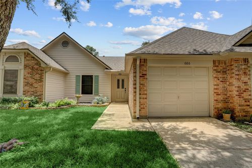 686 W Country Grove Cir, Pearland, TX, 77584-2066 | Card Image