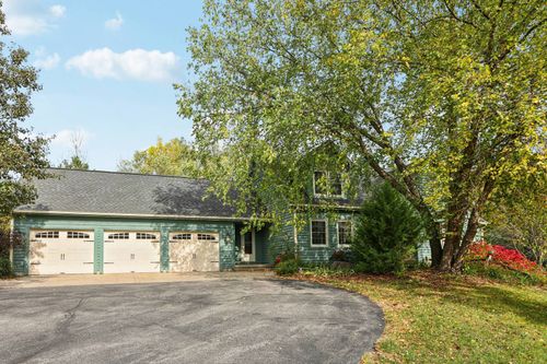 8815 Country View Ln, Burlington, WI, 53105-6801 | Card Image