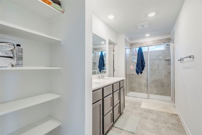 572 Pepperbark Loop, House other with 4 bedrooms, 3 bathrooms and 4 parking in Buda TX | Image 12