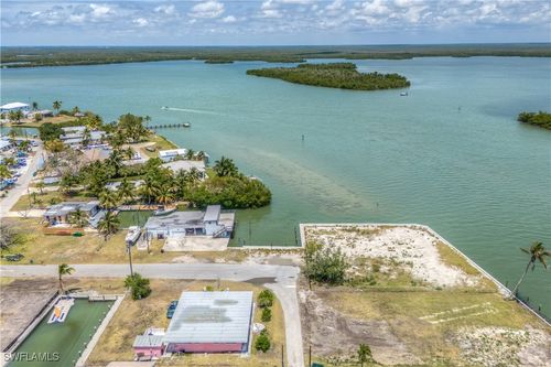 301 Pear Tree Ave, GOODLAND, FL, 34140 | Card Image