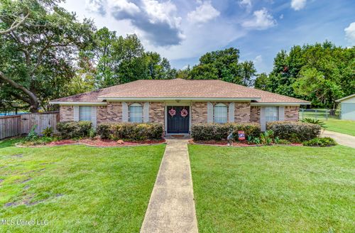1301 Cornwall Dr, Ocean Springs, MS, 39564-3316 | Card Image