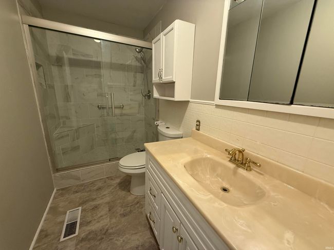 62 N County Road 175 E, House other with 3 bedrooms, 2 bathrooms and null parking in Winslow IN | Image 18