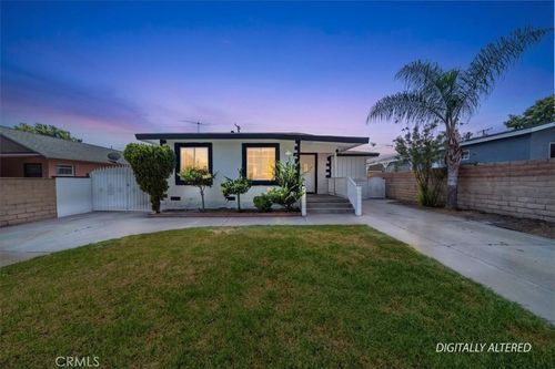 6610 San Carlos St, Paramount, CA, 90723-3011 | Card Image