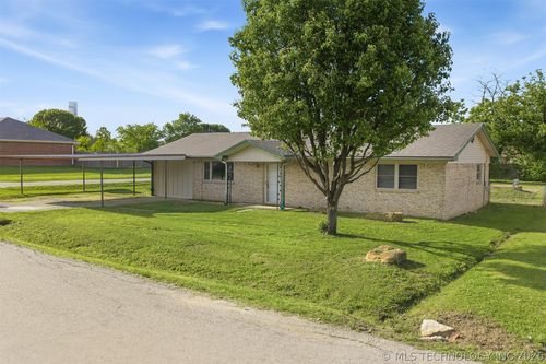 114 Laurel St, Lone Grove, OK, 73443-6176 | Card Image