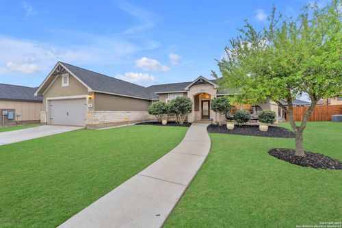 105 Grand Vw, Floresville, TX, 78114-6690 | Card Image