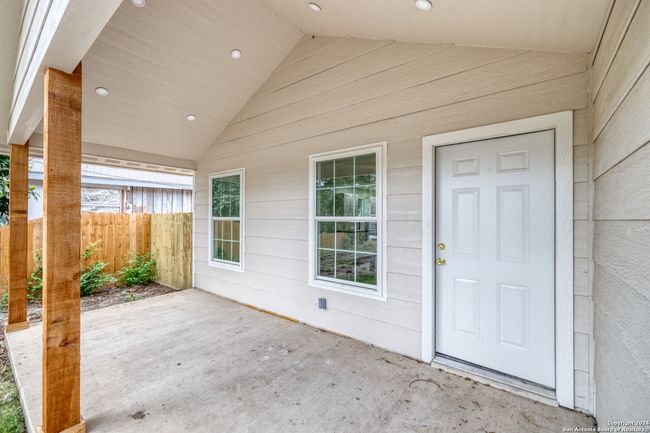 703 W Cargile St, House other with 3 bedrooms, 2 bathrooms and null parking in Uvalde TX | Image 4