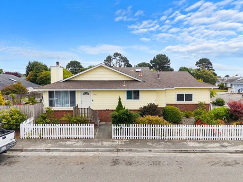 1865 Manzanita St, Mckinleyville, CA, 95519-4263 | Card Image