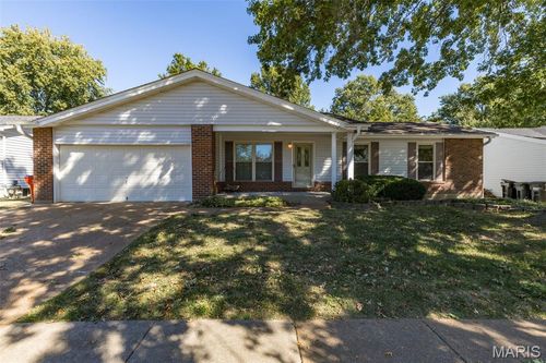 4227 Meadowgreen Trails Drive, St Louis, MO, 63129 | Card Image