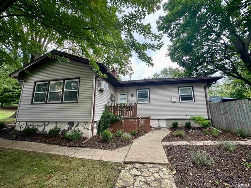 718 17th Ave N, Clinton, IA, 52732-2808 | Card Image