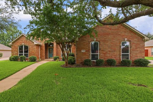 1612 Twin Oaks Dr, Cleburne, TX, 76033-7547 | Card Image