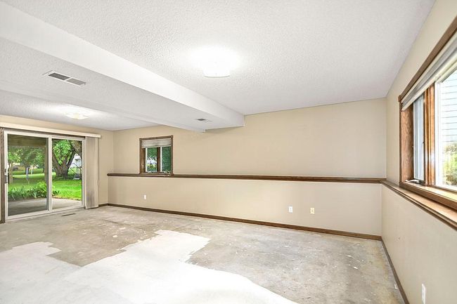 Walk out lower level | Image 19