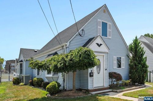 124 Washington Ave, Elmwood Park, NJ, 07407-1635 | Card Image