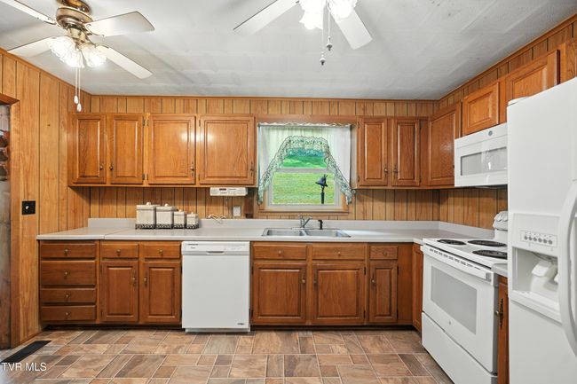 1710 Shawnee Ave E, House other with 4 bedrooms, 2 bathrooms and null parking in Big Stone Gap VA | Image 13