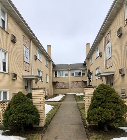 apt-11-7845 W Lawrence Ave, Norridge, IL, 60706-3259 | Card Image