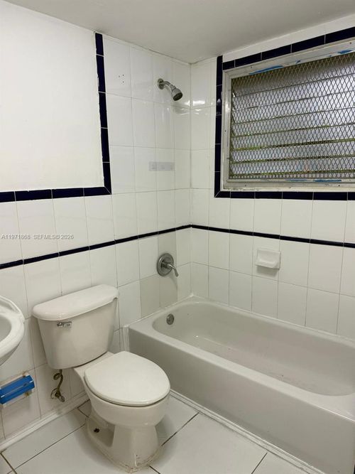 2-2282 Sw 15th St, Miami, FL, 33145 | Card Image