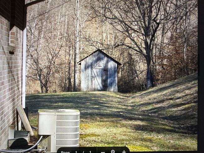 Shed in back of house | Image 10