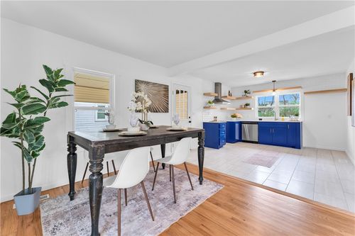 9 W Montgomery St, Fayetteville, AR, 72701-7927 | Card Image