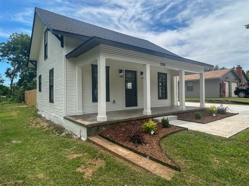 208 W Apache St, Marlow, OK, 73055-1824 | Card Image