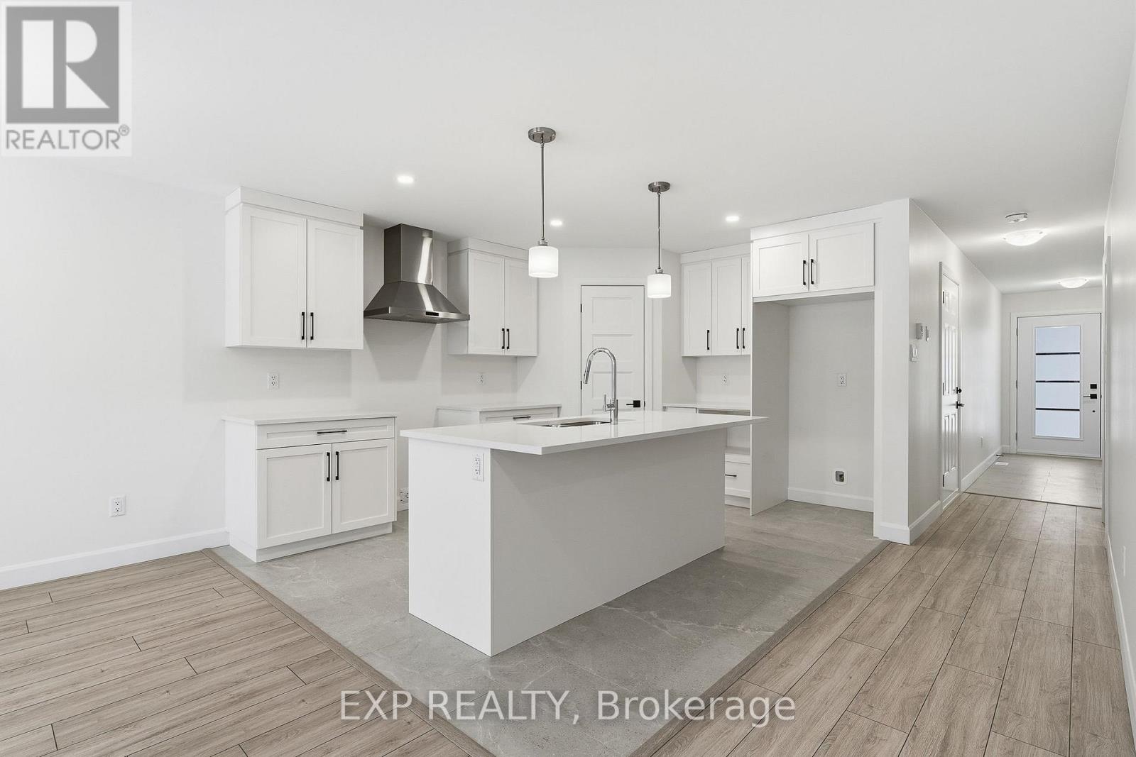 Residential in North Dundas 5