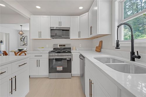 656 S Elizabeth Pl Nw, Atlanta, GA, 30318-6410 | Card Image