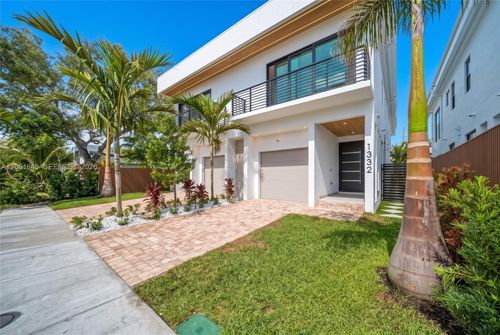 1320 Ne 16th Ter, Fort Lauderdale, FL, 33304-1818 | Card Image