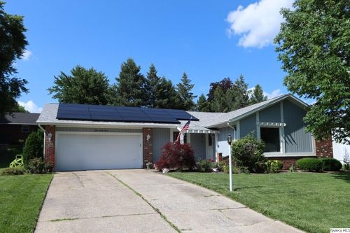 3023 Fox Run W, Quincy, IL, 62301-6211 | Card Image