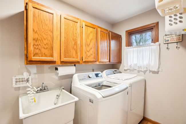 Big Laundry Room | Image 16