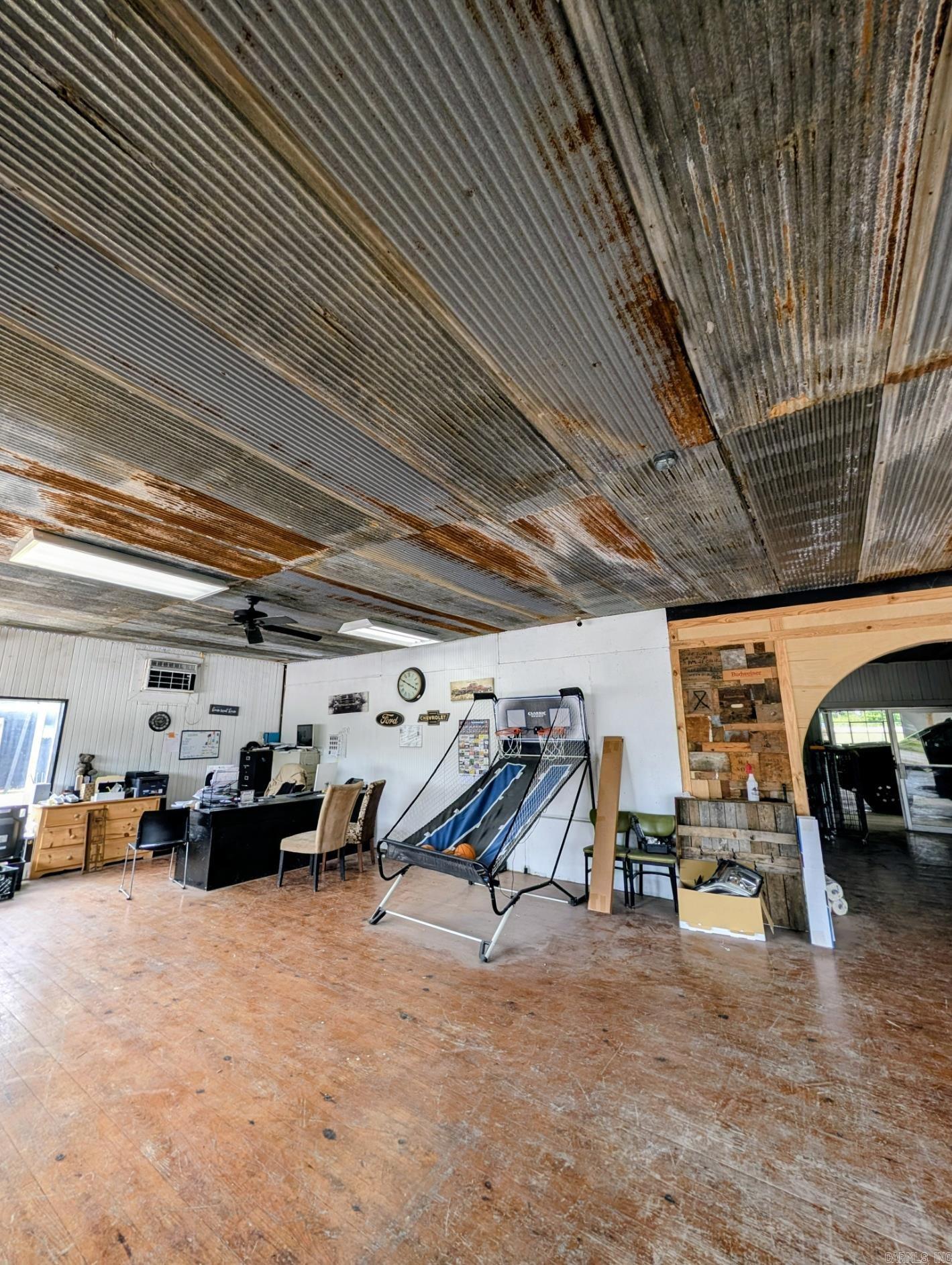Commercial Sale in Mena 4
