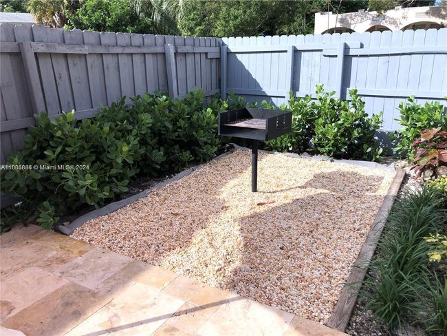 APT-103 - 616 Sw 14 Th Ave, Condo with 2 bedrooms, 1 bathrooms and null parking in Fort Lauderdale FL | Image 9