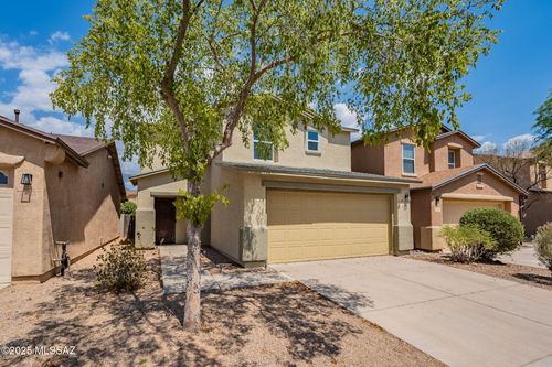 8432 N Placita De Los Laureles, Tucson, AZ, 85742-8226 | Card Image